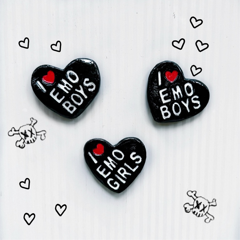 I love emo girls clay magnet 🖤